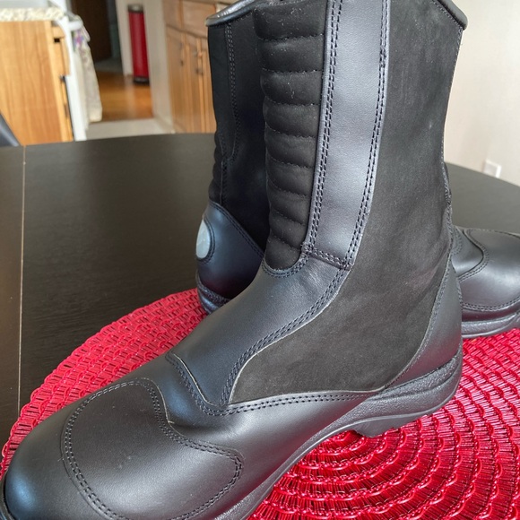 Triumph Motorcycle Boots - Picture 7 of 8